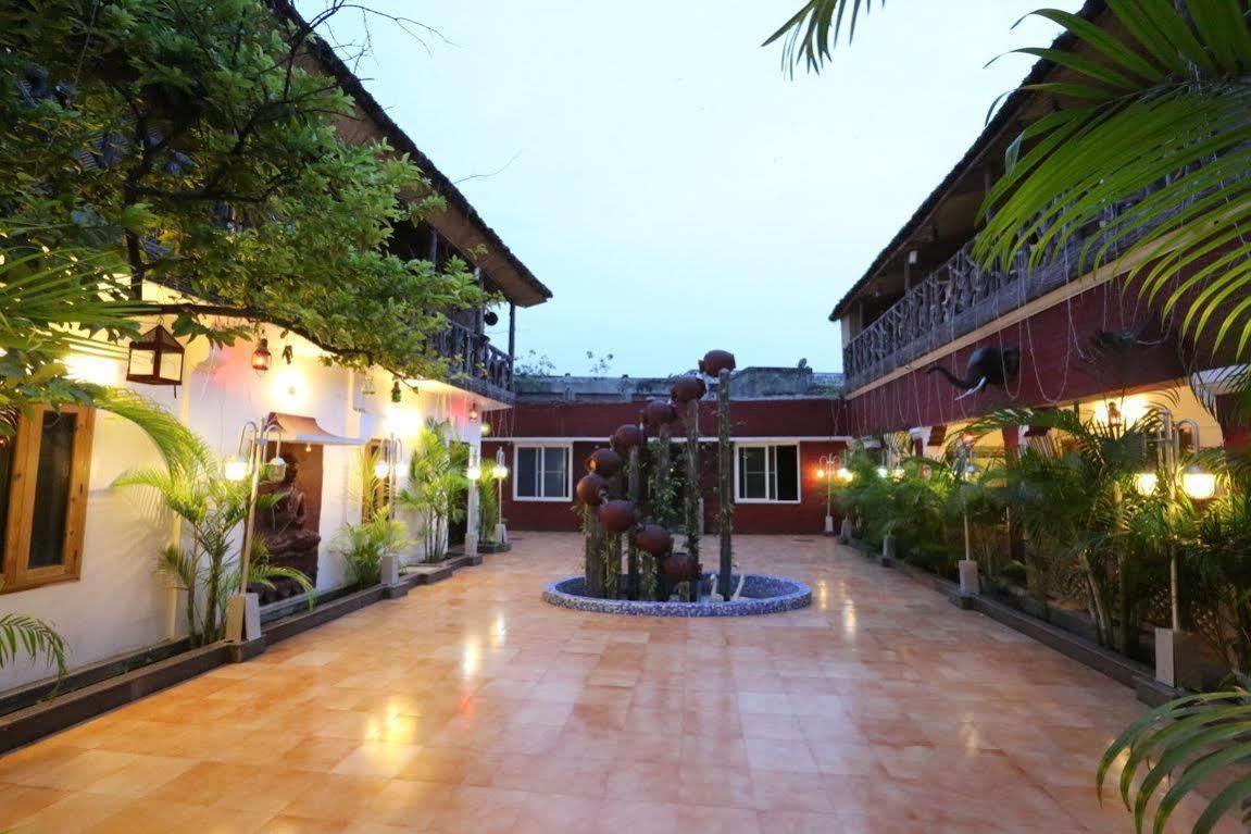 Heritage Hotel Лакхнау Екстер'єр фото